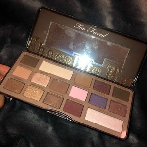 Too faced chocolate bar !